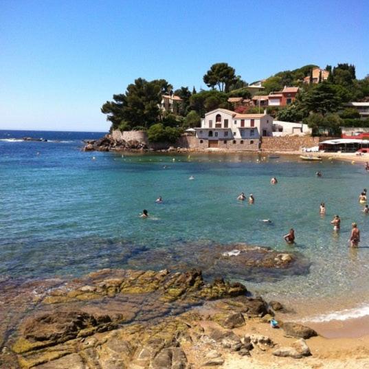 Charmant Bas De Villa Avec Terrasse A Proximite De La Plage Et Du Port Carqueiranne Exterior photo